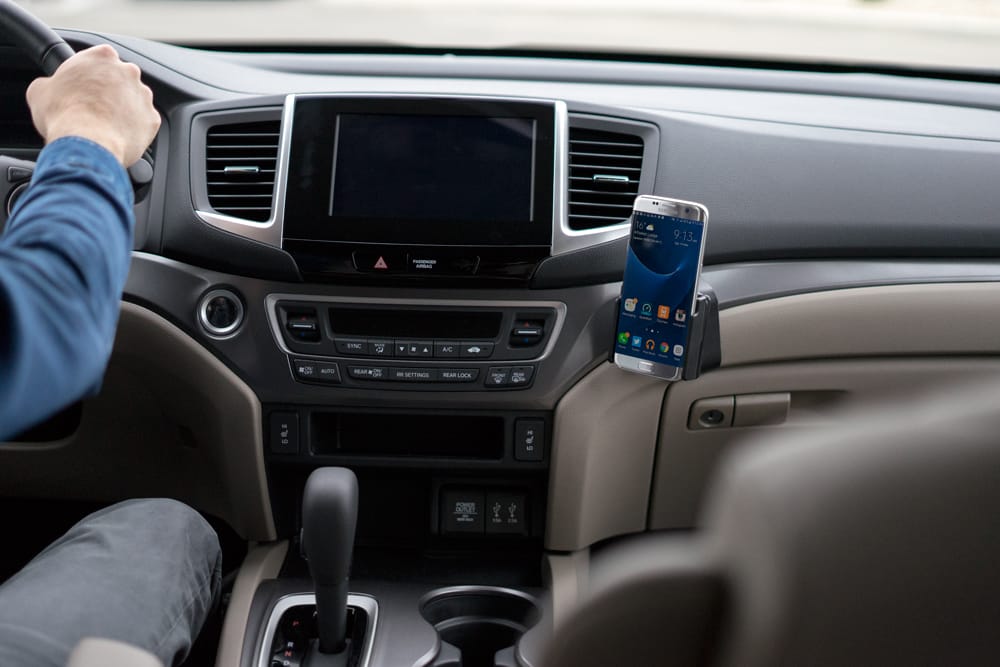 dashboard-car-phone-mount